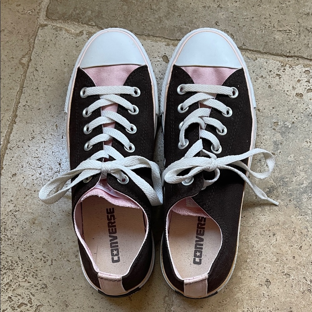 Women’s Conversa All stars. Brown and pink